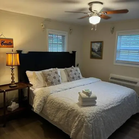 La Casita- King Suite, 3 Minutes To Parkway